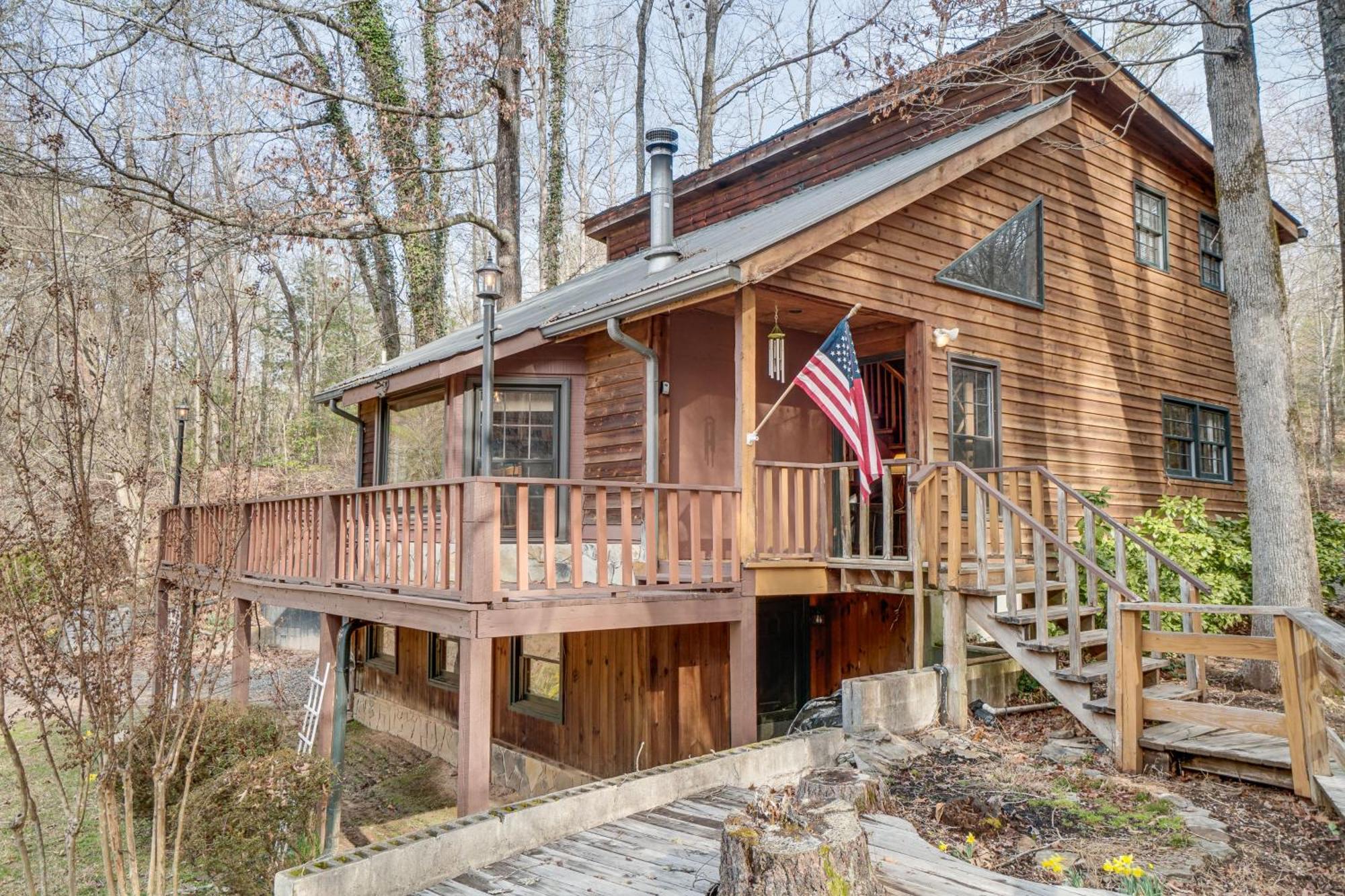 Charming Cabin With Fire Pit And Decks About 7 Mi To Helen Sautee Nacoochee Exterior photo